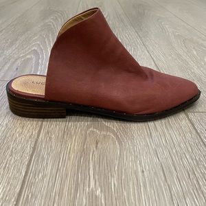 Size 8.5 Lucky Brand slides